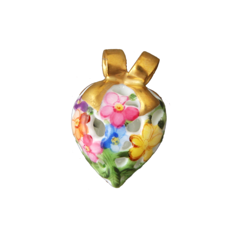 Pendant, heart w. ribbon